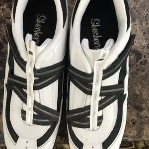 Sketchers B&W NWOT 8.5